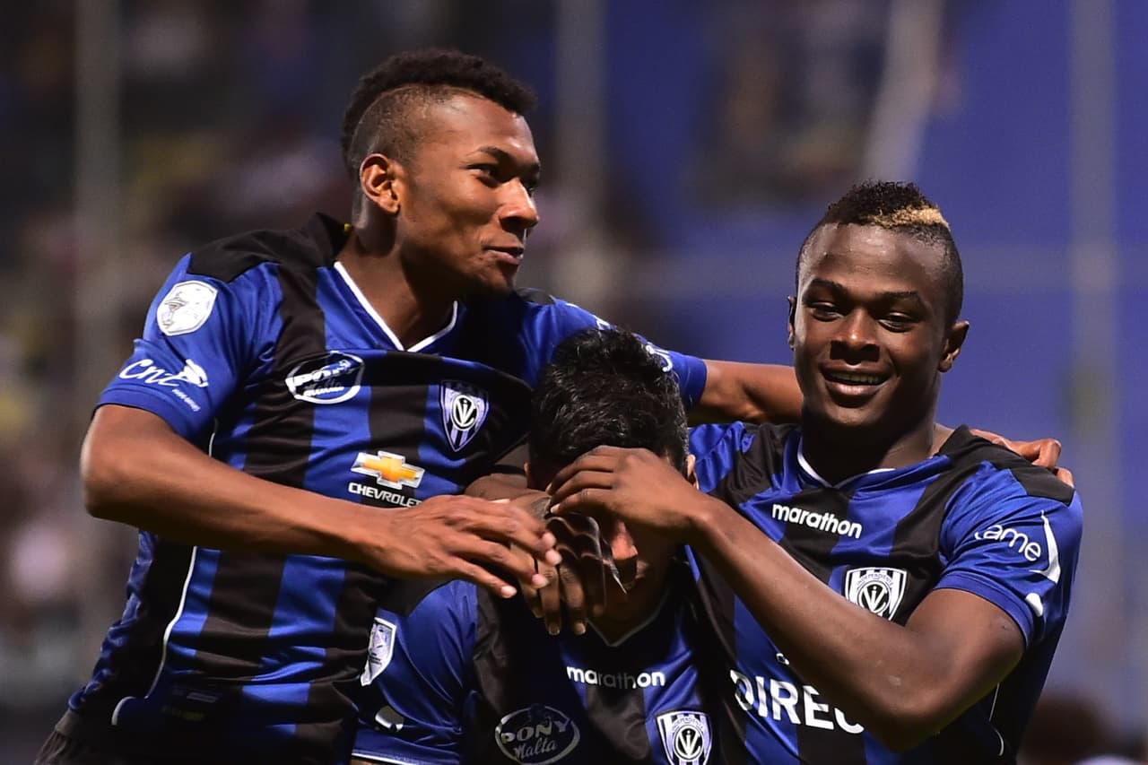 Solo cuenta con tres uruguayos en su plantilla: El defensor Christian Núñez, el mediocampista Mario Rizotto y el delantero Emiliano Tellechea.