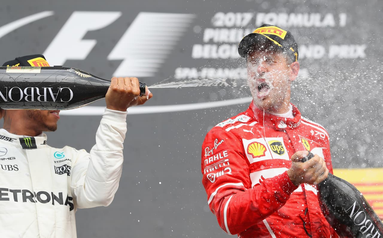 "Sebastian (Vettel, que ahora le saca sólo siete puntos: 220 frente a 213) me dio mucha guerra, pero era lo que esperaba; y, por fortuna, al final todo salió bien", indicó.
