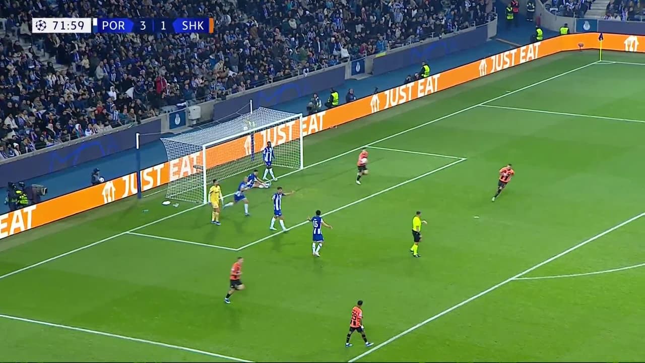 ¡TIRO ATAJADO! disparo por Danylo Sikan.