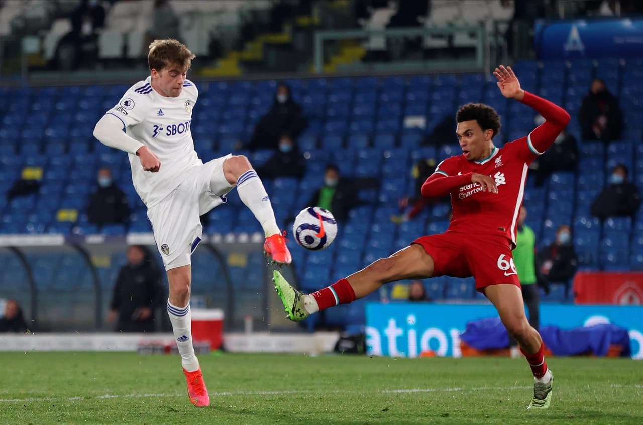Leeds le empata de último minuto al Liverpool durante la Jornada 32 de la Premier League. Los jugadores del equipo local recibieron con un mensaje fuerte a los 'Reds', pues utilizaron una playera con la leyenda 'Earn it', gánatelo en español y 'Football is for the Fans', el futbol es para los fanáticos, como reacción a la creación de la Superliga europea.