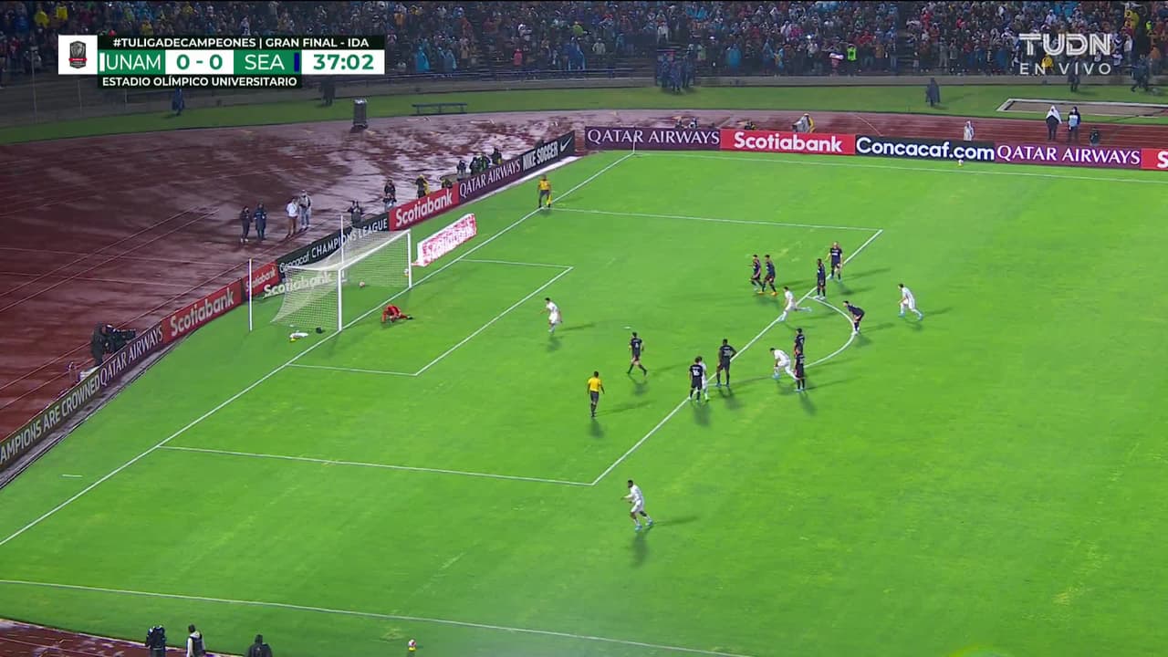¡GOL!  anota para Pumas UNAM. Juan Ignacio Dinenno