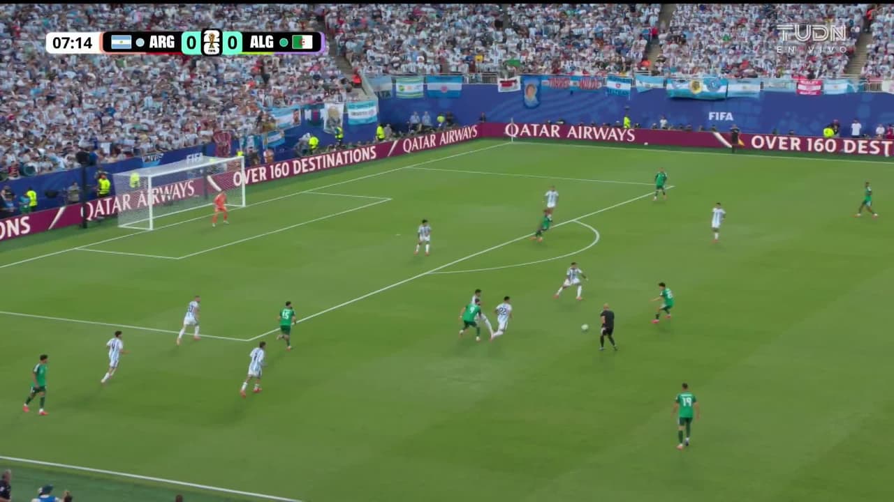 ¡GOL!  anota para Argelia . Farès Chaïbi