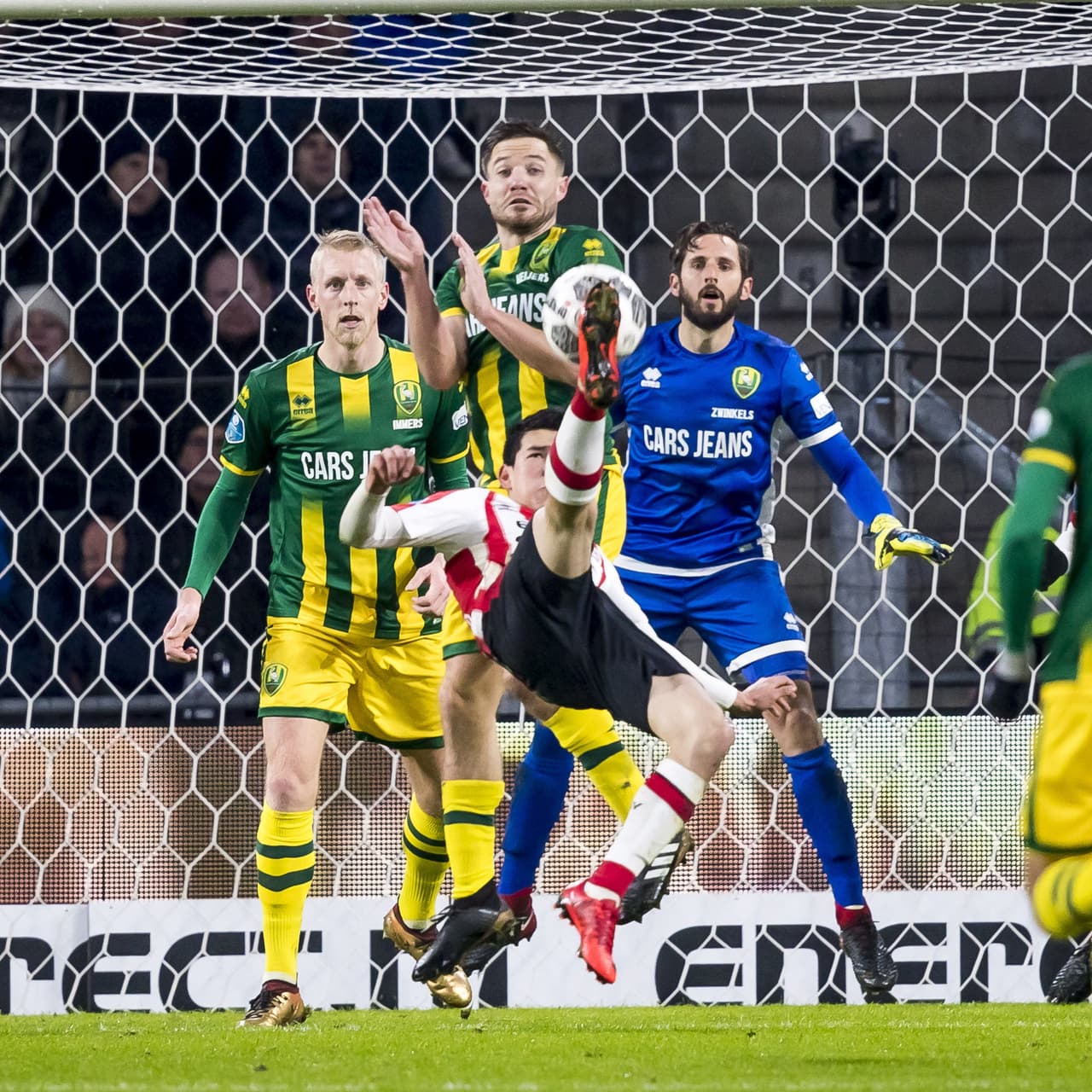 PSV [3]-0 ADO Den Haag: aunque no marcó, Hirving Lozano cumplió un buen partido con el equipo de Eindhoven. El 'Chucky' estuvo en cancha hasta el minuto 81.
