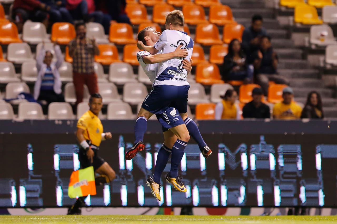 A los 21 minutos Christian Tabó mandó un centro raso, retrasado en el área para que llegara el boliviano Alejandro Chumacero a firmar el 1-0. Una definición extraordinaria para los poblanos.