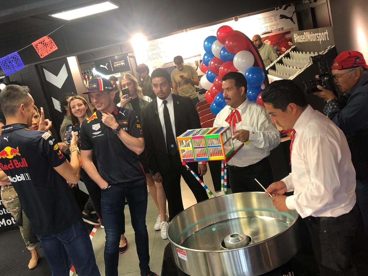 Previo al Gran Premio de México conocieron más del entretenimiento tradicional mexicano.