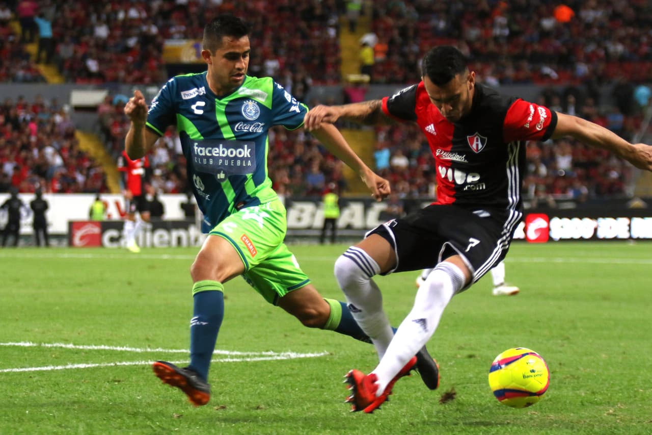 Ya en el partido, el Puebla fue el quien tuvo la iniciativa en los primeros minutos con llegada sobre el arco atlista.