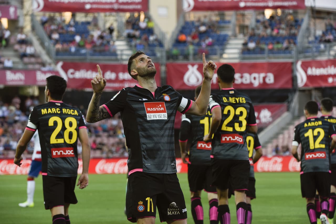 El segundo gol que hizo el equipo catalán llegó al minuto 8 del partido, otro golpe duro para el Granada. Fue autogol de Rúben Vezo.