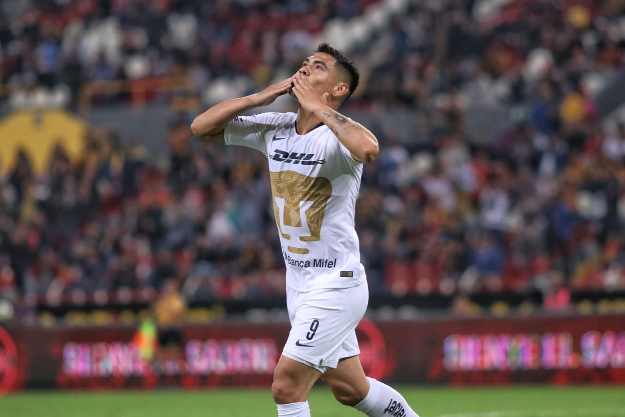 Los Pumas de la UNAM ganaron de visitantes en la Copa MX al superar 2-0 a los Leones Negros de la Universidad de Guadalajara en el Estadio Jalisco.