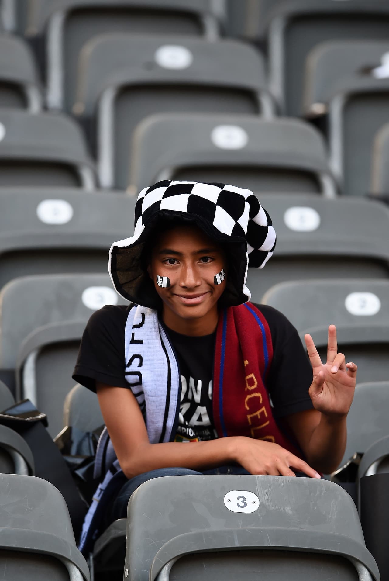 Los aficionados culés y bianconeros ya esperan ansiosos el inicio del encuentro entre italianos y españoles para definir al próximo Campeón de la Champions.