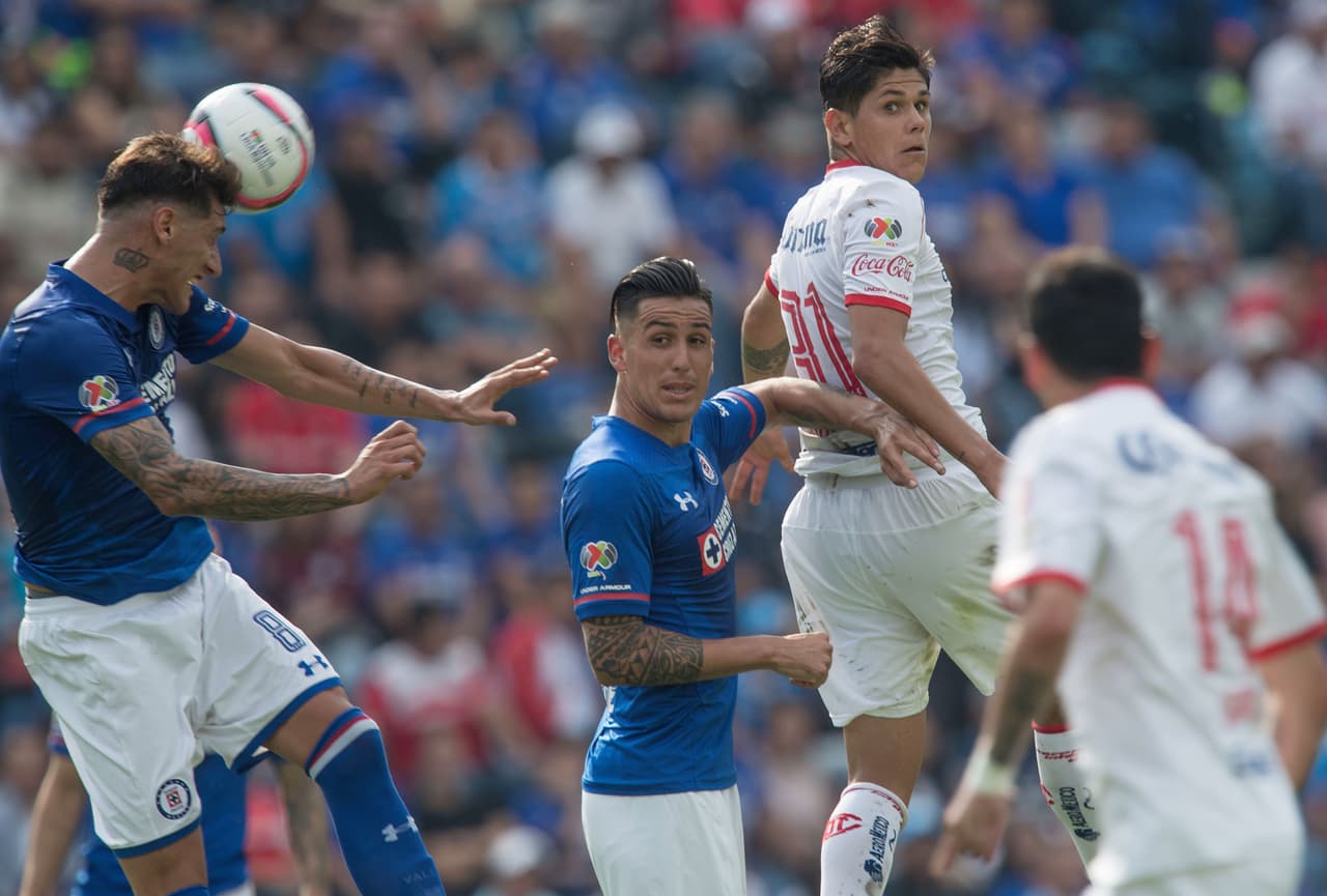 Pero no fue sino hasta el minuto 20 que llegó el primer arribo con peligro en cualquiera de los dos arcos.