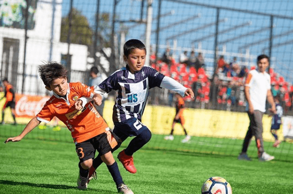 ‘Chupetito’ Suazo sigue los pasos de su padre y marca golazo