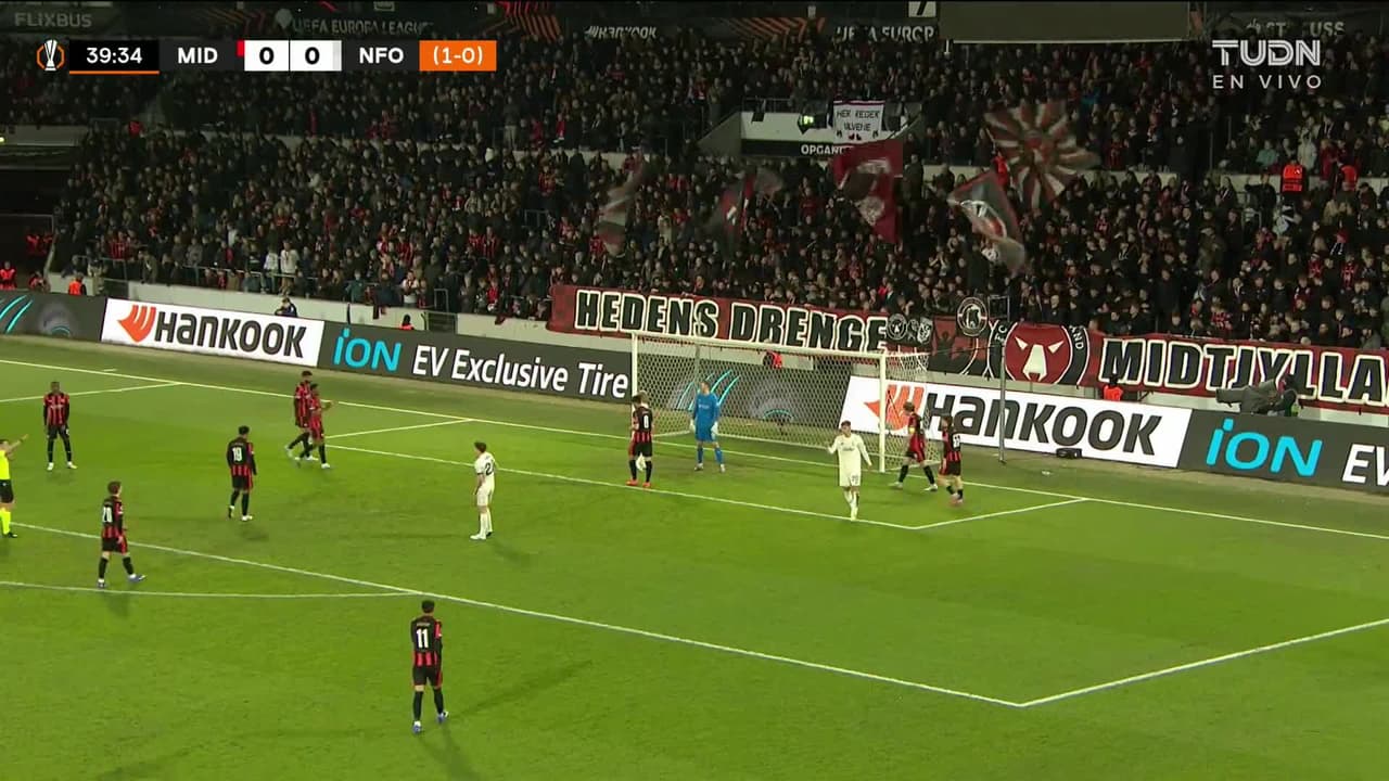 ¡GOL!  anota para Nottingham Forest. Nicolás Domínguez