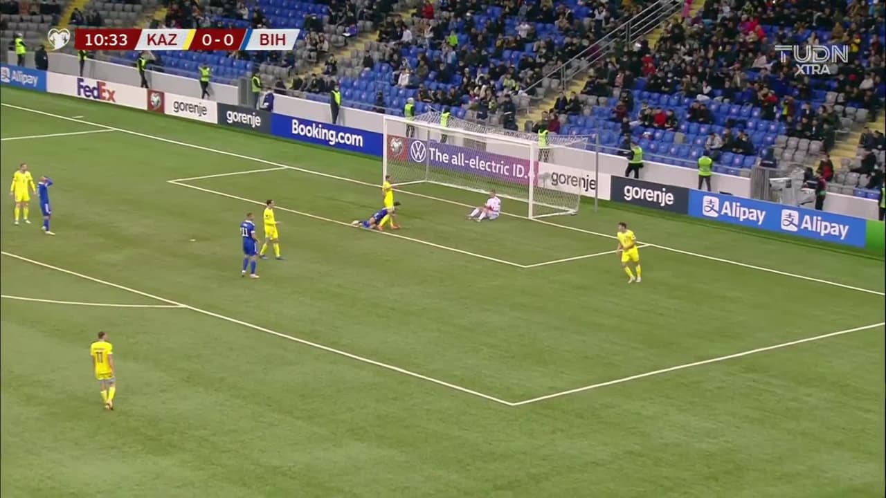 ¡TIRO ATAJADO! disparo por Miroslav Stevanovic.