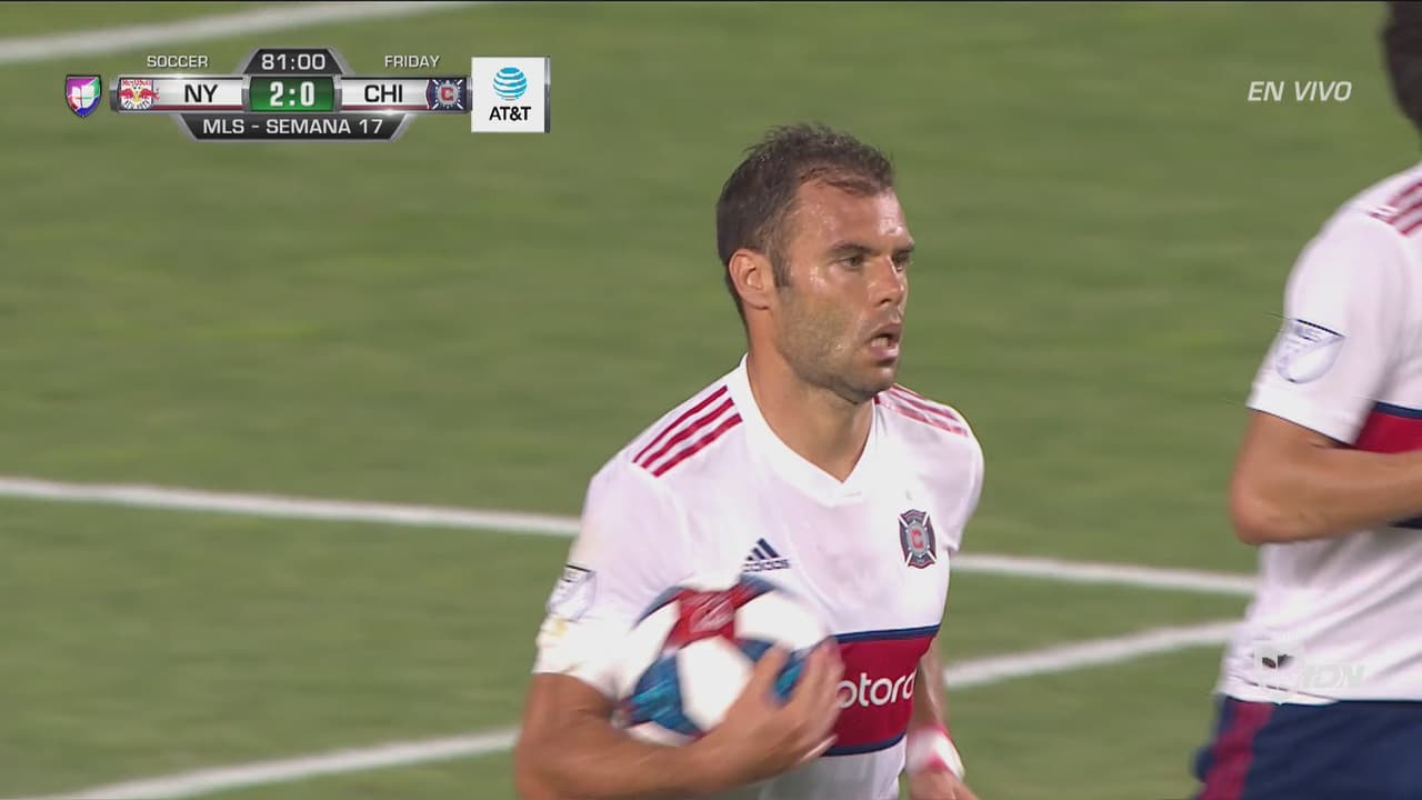 Remate en el palo y Nikolic toma el rebote para el descuento del Chicago Fire