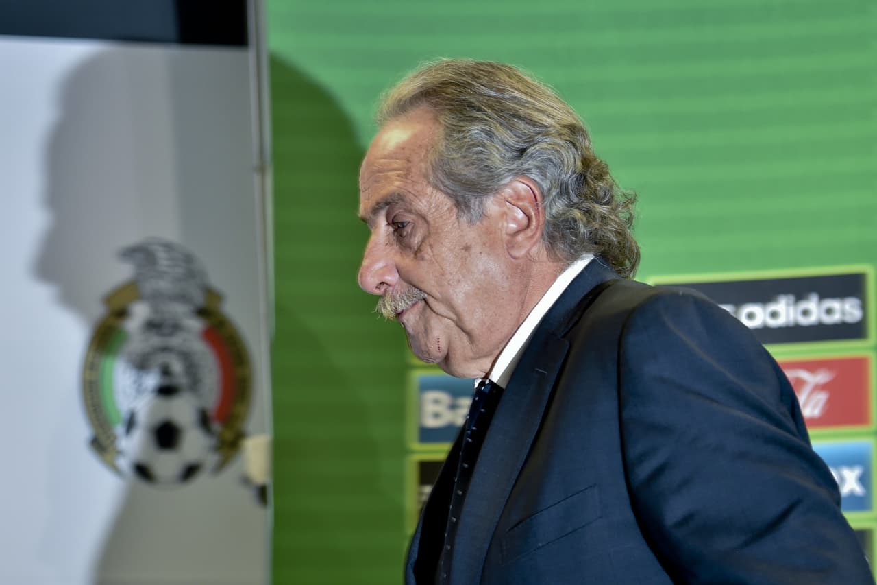 Decio de María lloró al despedir a Miguel Herrera del Tri