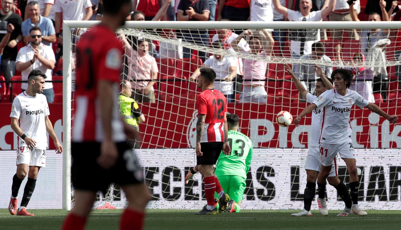 El estadio Ramón Sánchez Pizjuan se vistió de fiesta con el paso de Sevilla a Europa League tras vencer 2-0 a Athletic Bilbao con goles Wissam Ben Yedder y Munnir El Haddadi en la última jornada de la Liga de España.