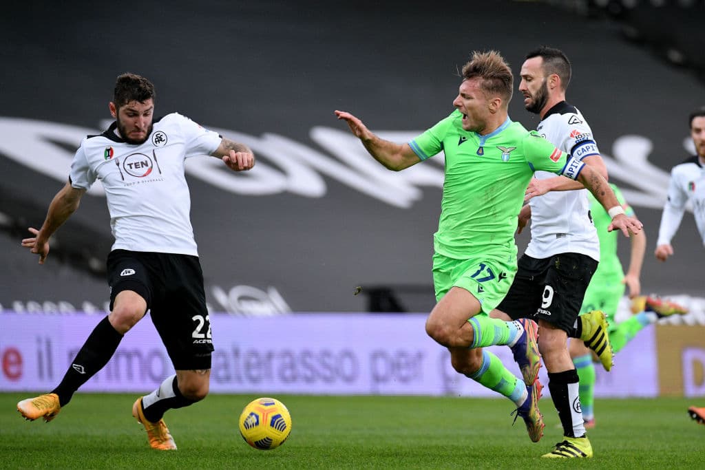 Lazio visitó y derrotó al Spezia. Immobile (15’) y Milinkovic-Savic (33’) marcaron para los de Inzaghi. Nzola (64’) descontó. Lazio llegó a 17 puntos y Spezia se quedó con 10.