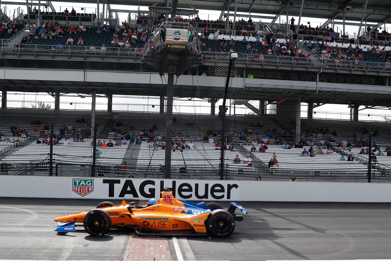 A pesar de que Fernando Alonso apareció en esta edición 2019 de las 500 Millas de Indianápolis con el rótulo de candidato, todo acabó pronto.