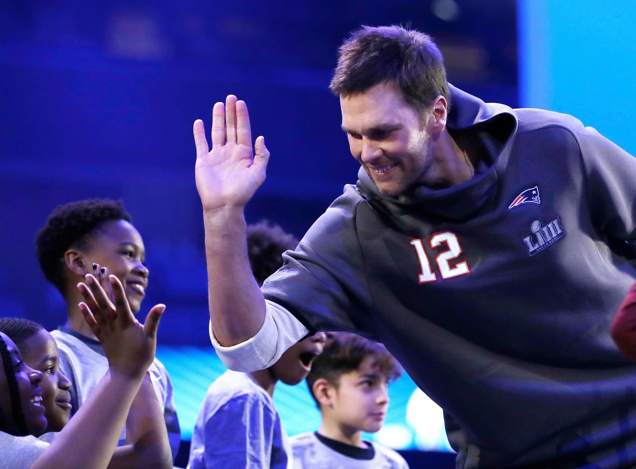 El margen de 17 años es el mayor entre quarterbacks titulares en la historia del Super Bowl. Pero la diferencia de edad parece no significar mucho para Brady.