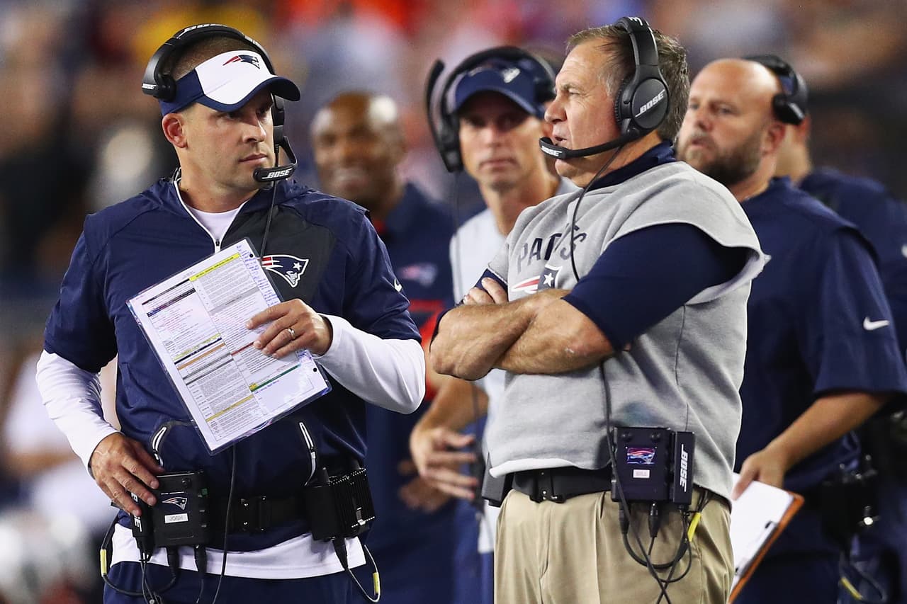 FOXBORO, MA - SEPTEMBER 22: Head coach Bill Belichick of the New England Patriots (R) talks with offensive coordinator Josh McDaniels during the first half against the Houston Texans at Gillette Stadium on September 22, 2016 in Foxboro, Massachusetts. (Photo by Maddie Meyer/Getty Images)