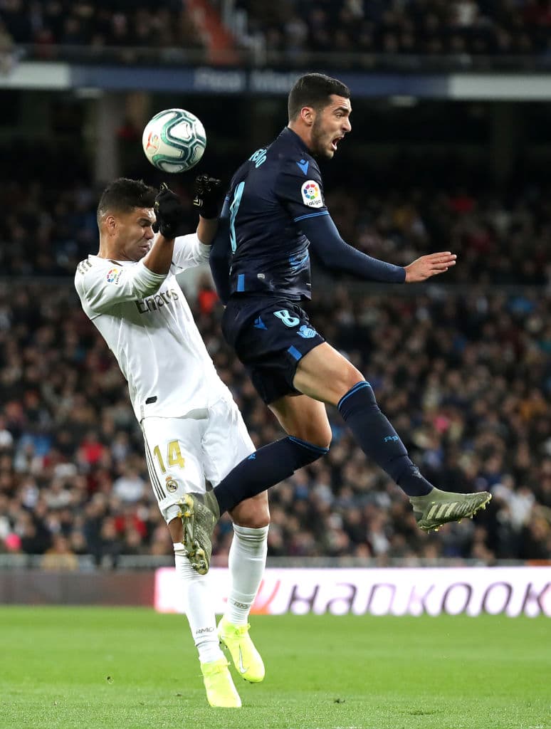 Con goles de Karim Benzema, Federico Valverde y Luka Modric, el Real Madrid sigue con la presión sobre el Barcelona.