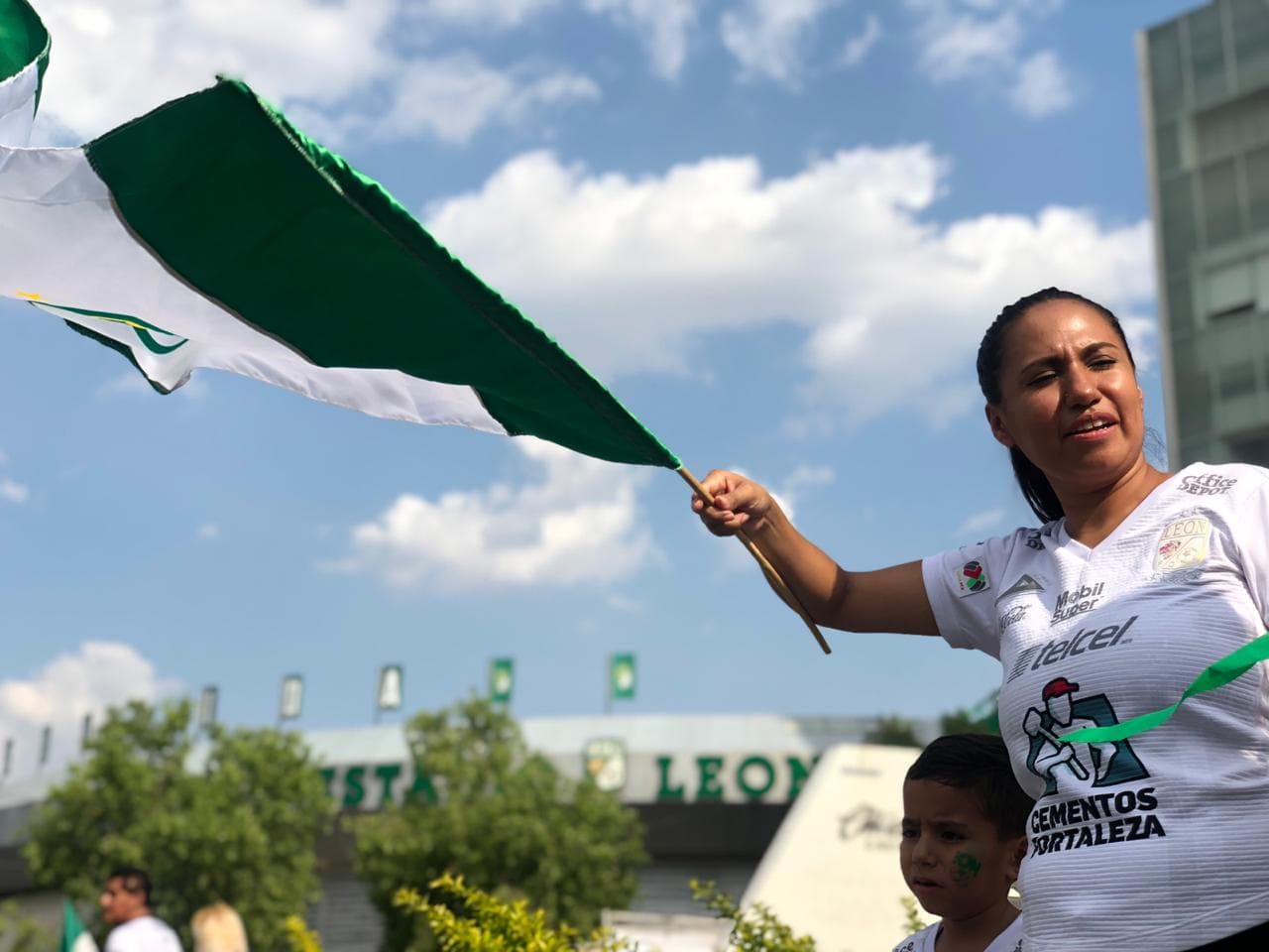 A pocos minutos de la Final del Clausura 2019 entre León y Tigres así viven los fanáticos la llegada al estadio.