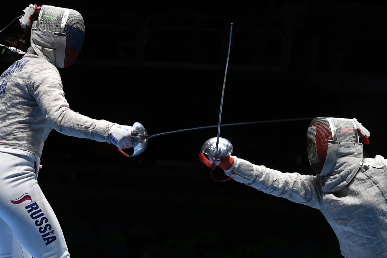 Agenda de mexicanos: Diego Cervantes gana combate dramático en Esgrima