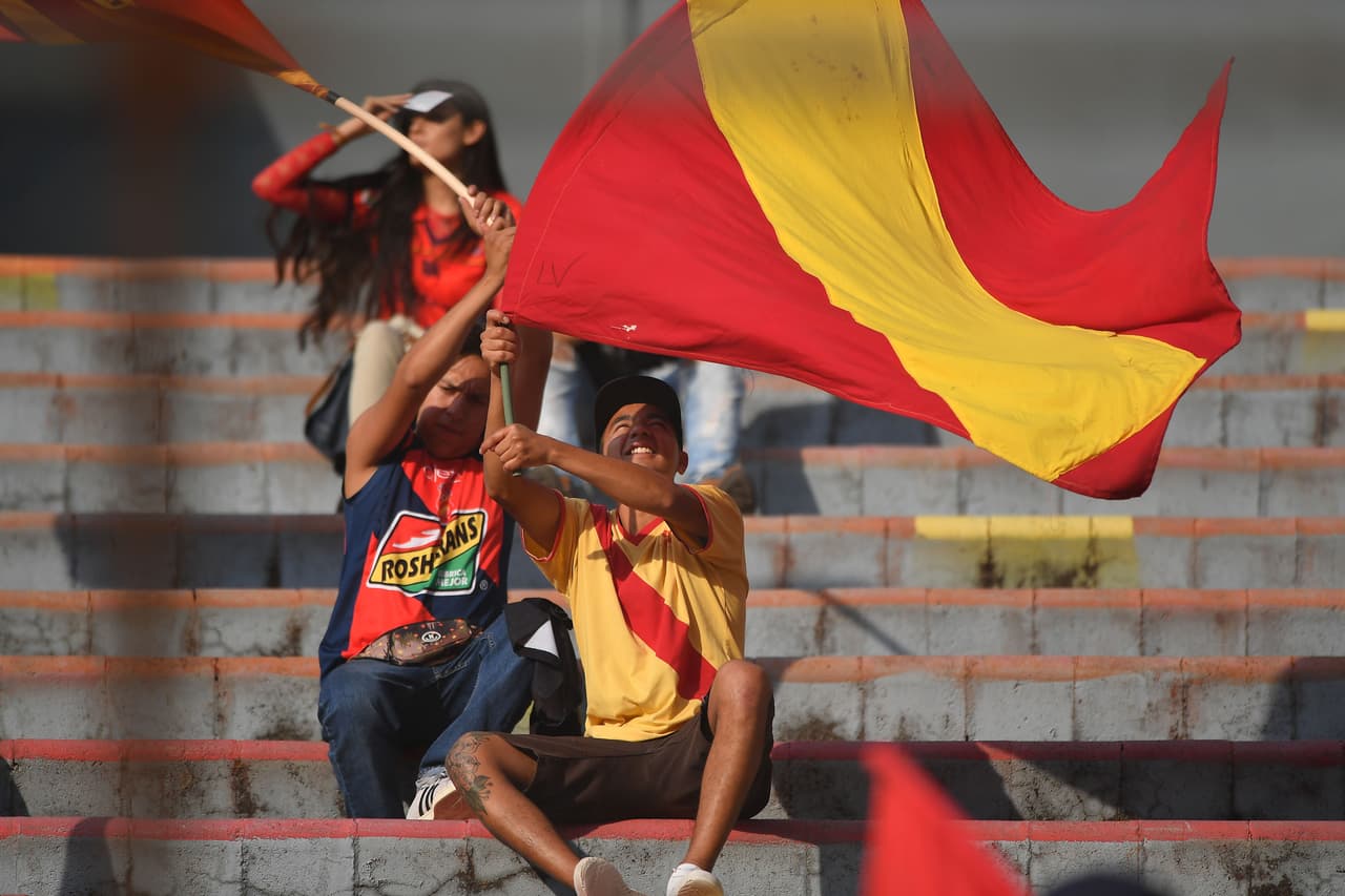 Los colores de la fiesta se prendieron en el estadio José María Morelos y Pavón en el duelo entre Monarcas Morelia y Santos Laguna en la segunda fecha del Apertura 2018 de la Liga MX.