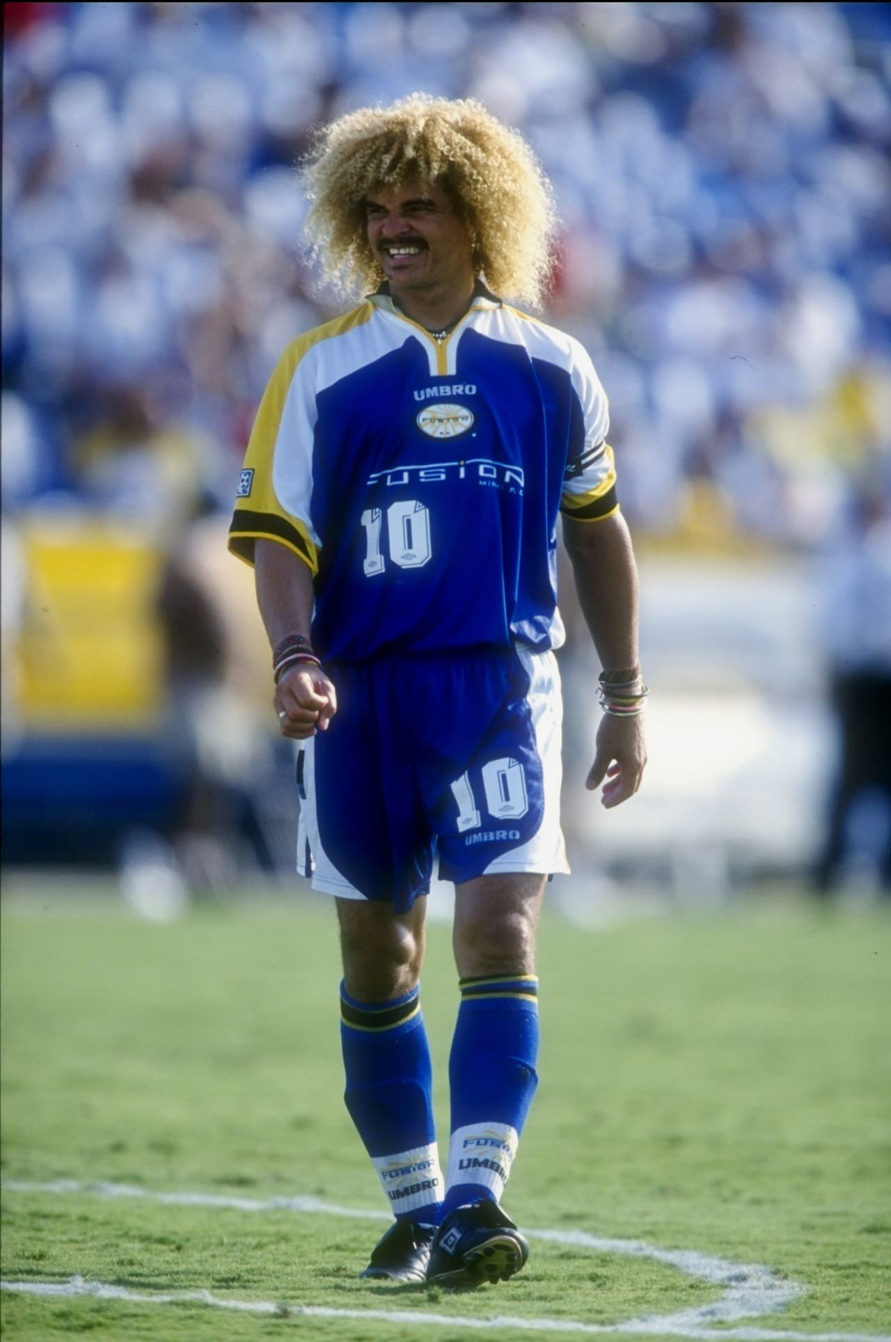 Miami Fusion 1998 -1999| El uniforme que lució el Fusion en sus primeros años pareció una réplica del que usaba el Chelsea de Inglaterra por aquellos años. Mismos colores, sponsors y poca creatividad.