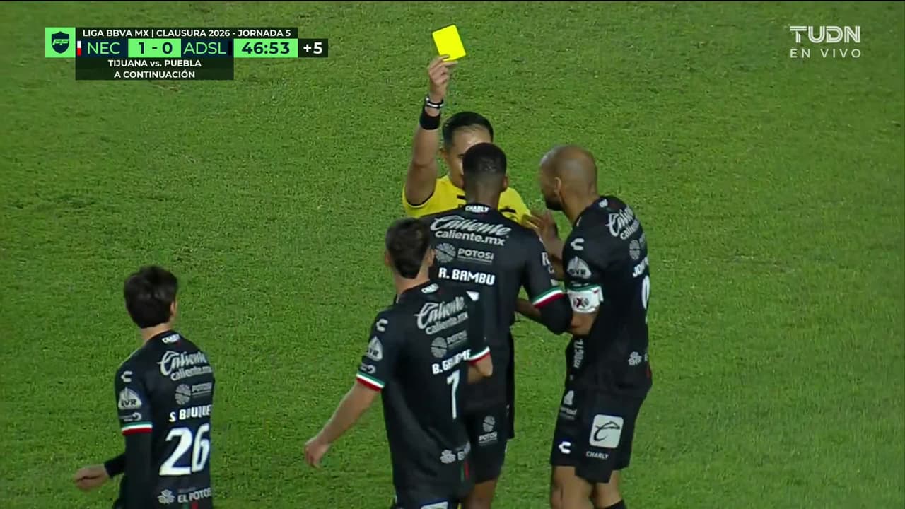 ¡Tarjeta Roja! Robson Bambu recibe la segunda amarilla y se va del juego.