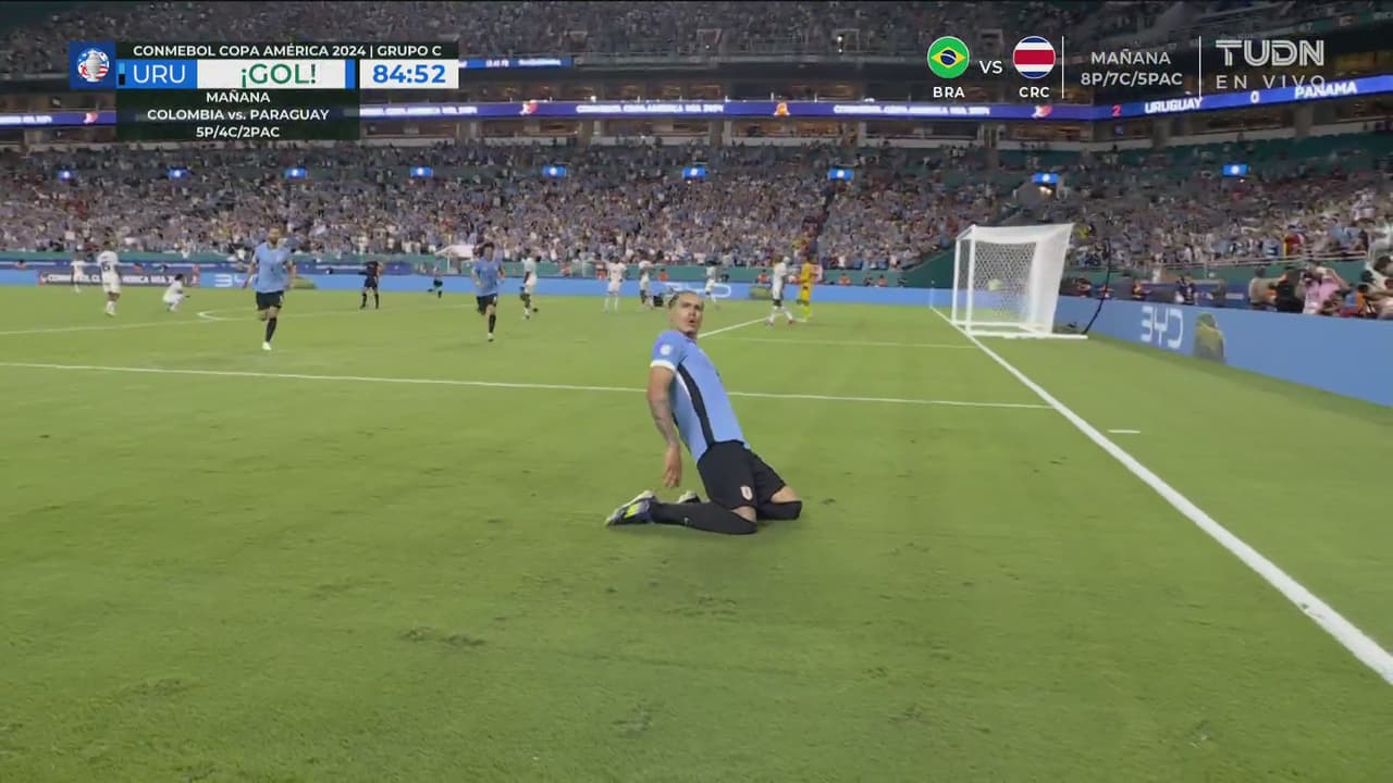 ¡Por fin! Darwin le pega de volea para el 2-0 de Uruguay