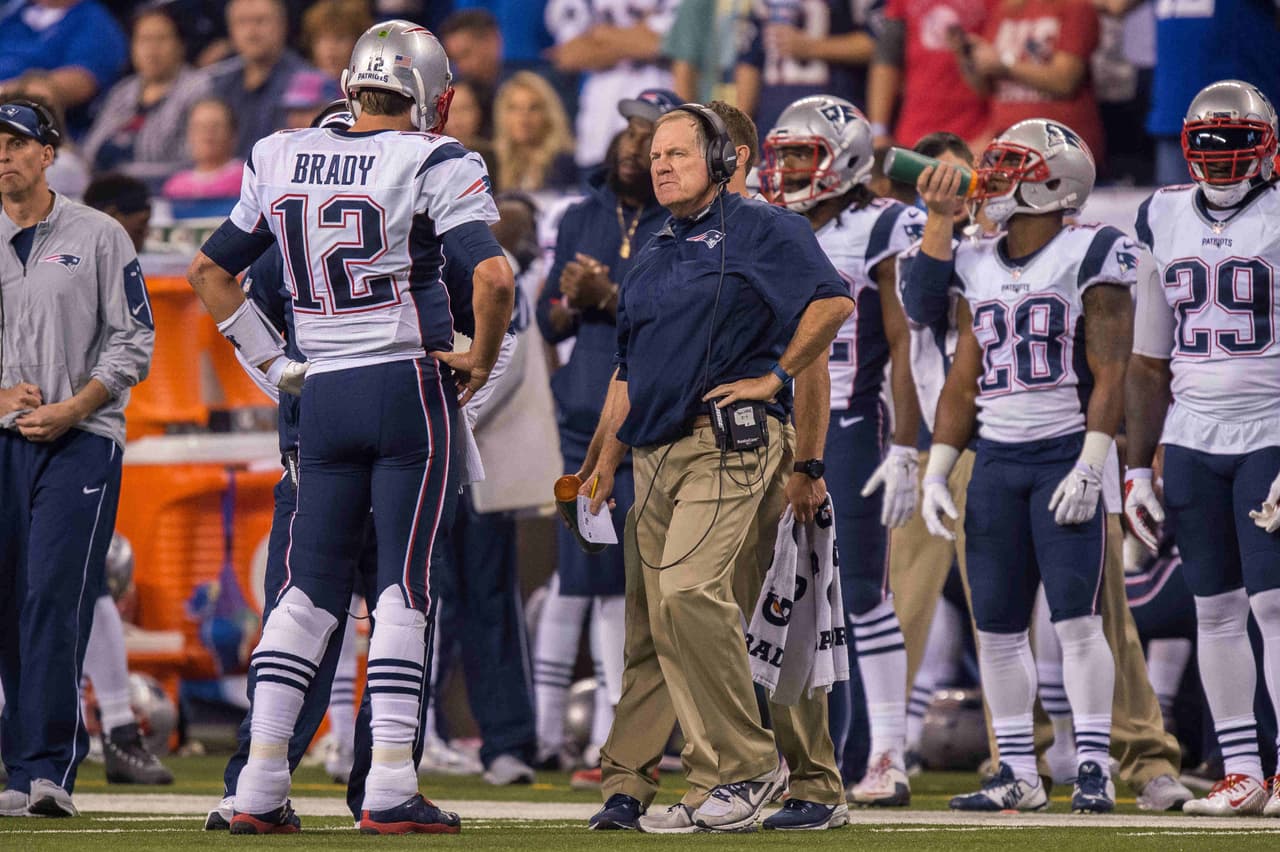 2. En contraste la pareja Bill Belichick - Tom Brady no ha perdido el ímpetu ganador en busca de los campeonatos. Ganar 4 Trofeos Vince Lombardi no ha sido suficiente para esta pareja exitosa. Estuvieron a nada de perder el invicto, otra vez con los New York Giants, pero salieron del problema aprovechando errores ajenos y superando los propios.