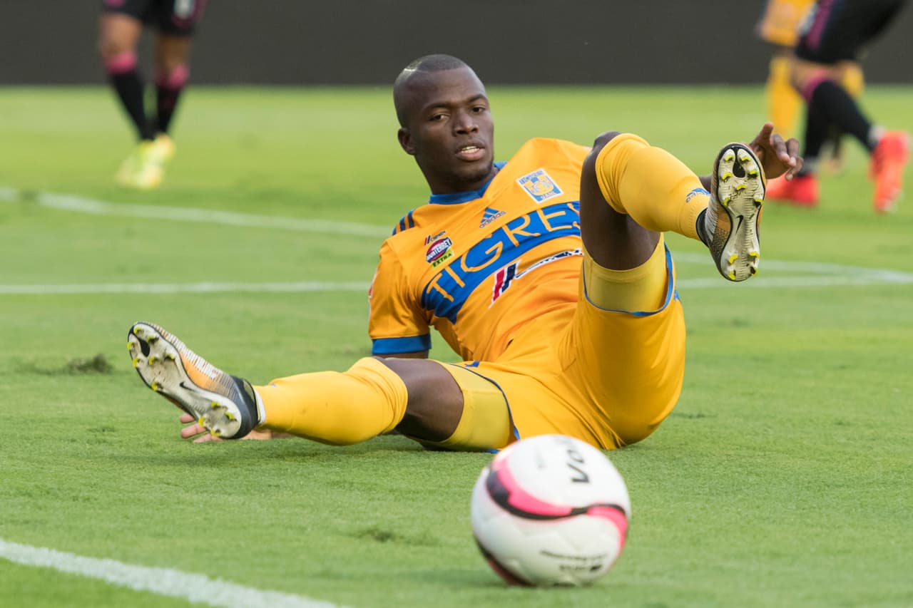 Muchas fallas en ambos marcos fue la constante del encuentro. Chivas no logra encontrar su juego en el presente torneo.