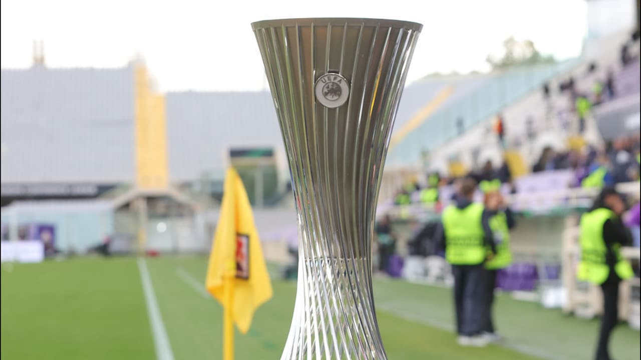 La Roma se burla de Santiago Giménez en TikTok tras eliminación de Feyenoord en Europa League