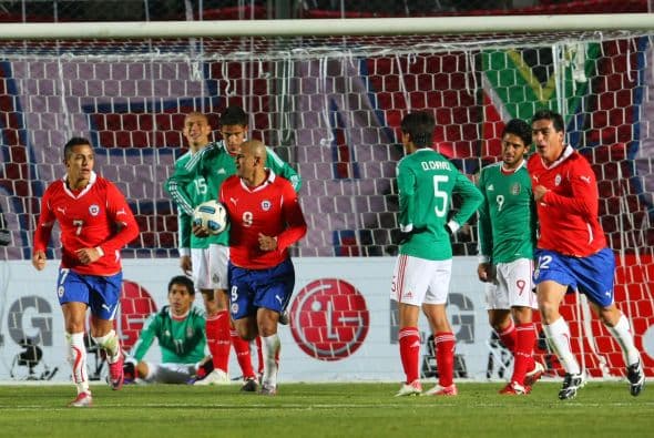 En la Copa América 2011 Chile derrotaría 2-1 a un cuadro mexicano diesmado por bajas de jugadores ligados a escándalos de faldas.