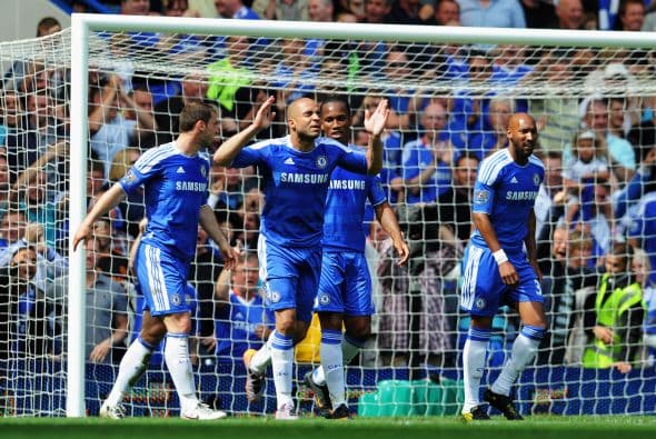 El brasileño Alex le volvió a dar la ventaja a los suyos a siete minutos de que llegara el final. Chelsea marcó por conducto de sus centrales.