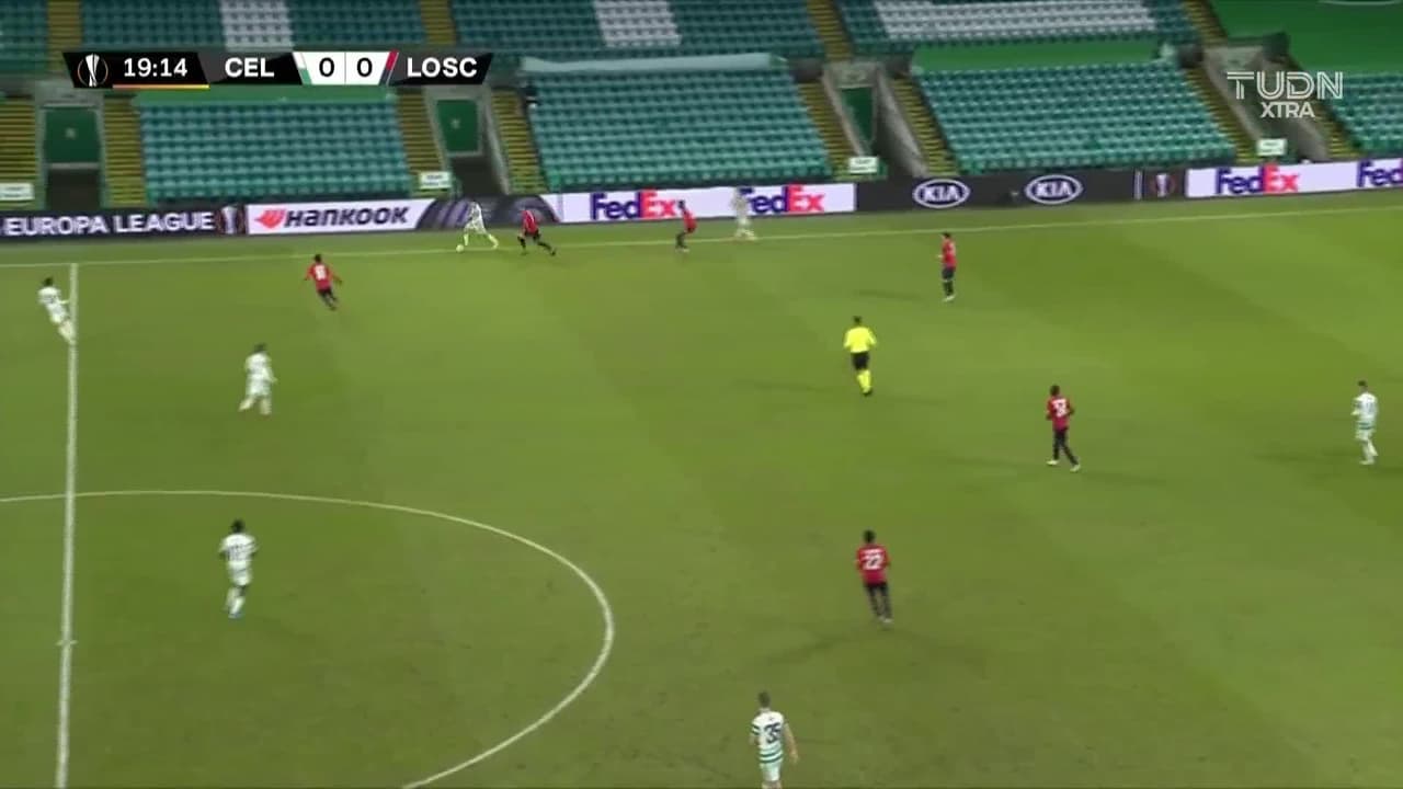 ¡TIRO ATAJADO! disparo por Patryk Klimala.