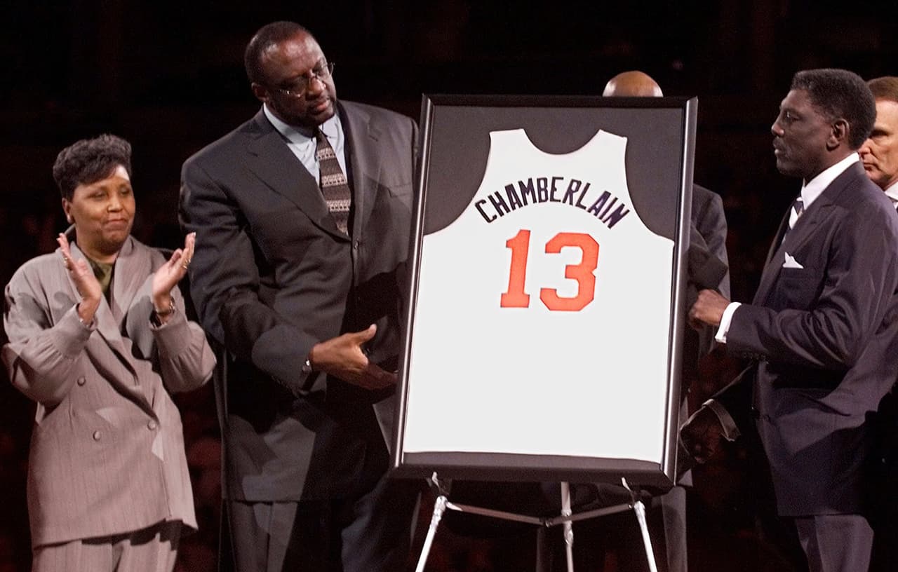 <b>#13 - Wilt Chamberlain: </b>el número del pívot no solo fue retirado de los Philadelphia 76ers, sino también de los Golden State Warriors y Los Angeles Lakers.