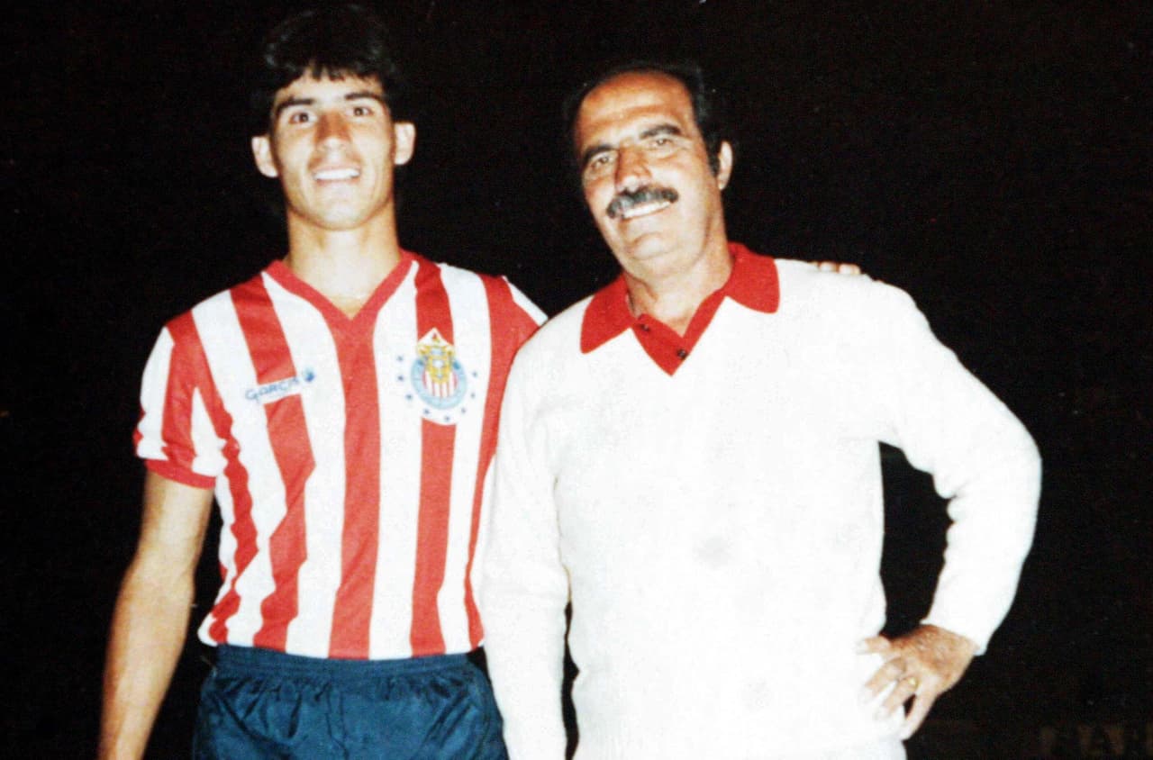 Javier de la Torre | El hidrocálido debutó en la Primera División en 1943 y jugó toda su carrera como centrocampista del Guadalajara. Tras doce años de actividad, se retiró y ocupo el banquillo de forma interina de los rojiblancos.