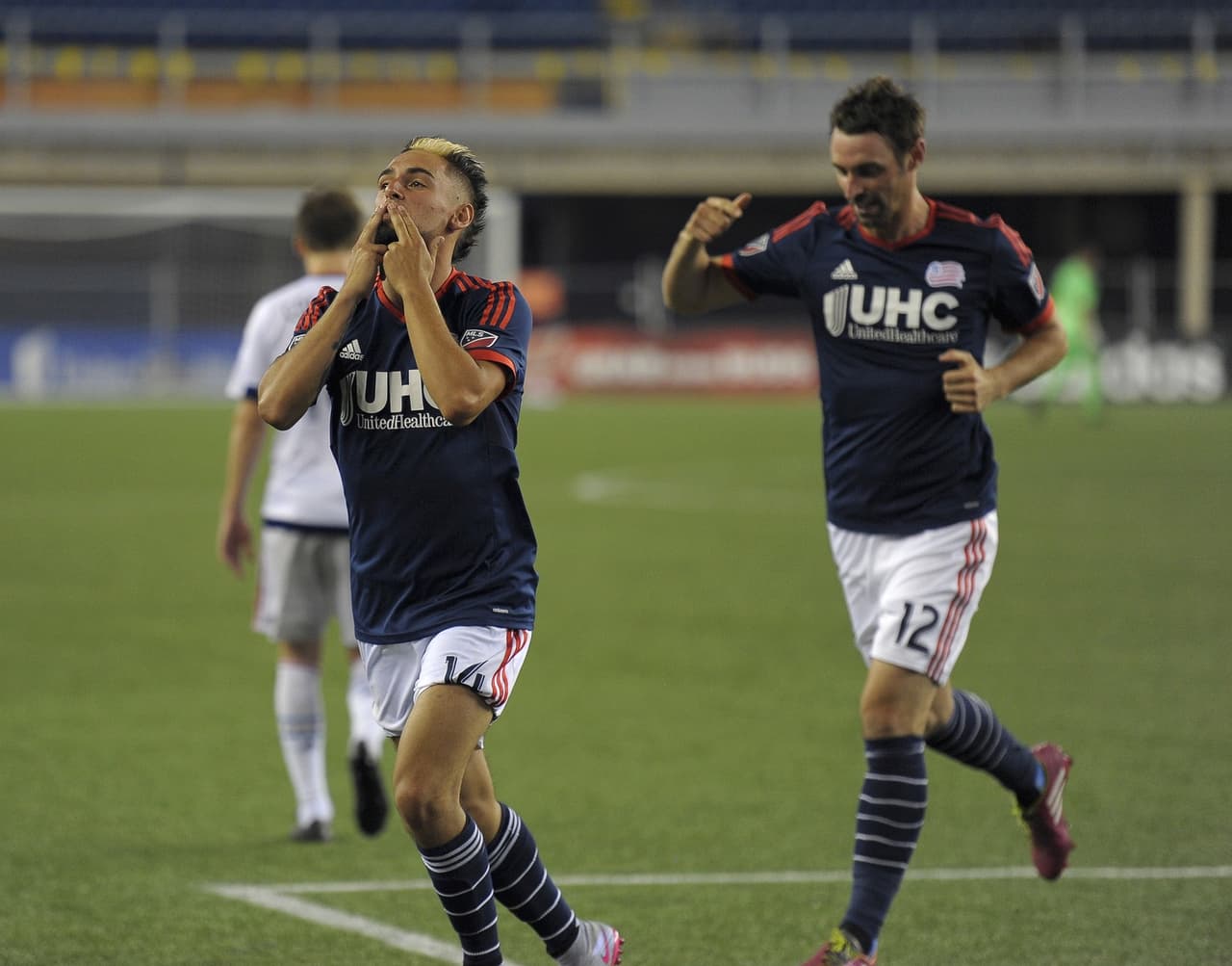 Diego Fagúndez, trabajo duro y los pies sobre la tierra para ganarse minutos con los Revs