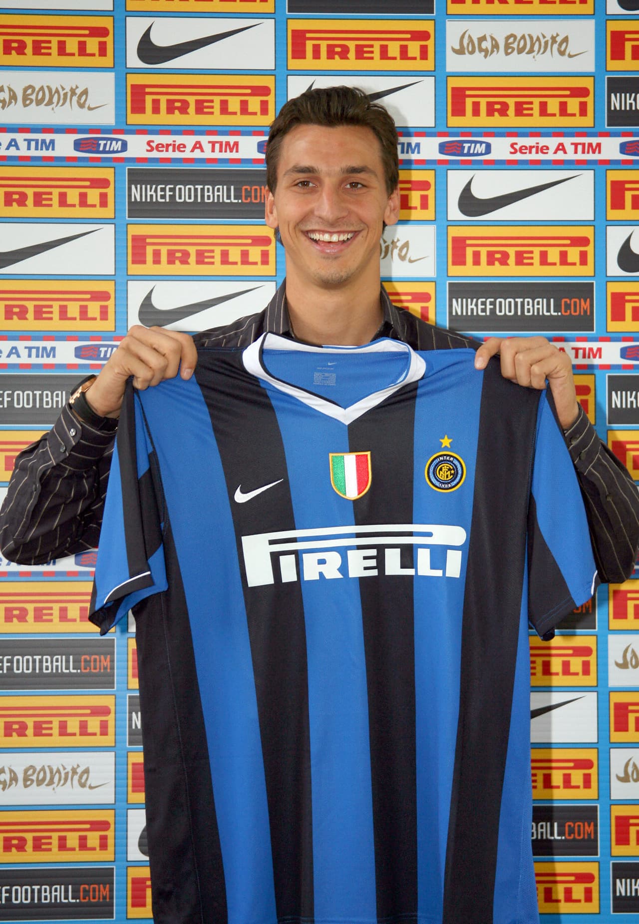 El Inter de Milán rescató al goleador del descenso y lo mantuvo en su equipo hasta el 2009.