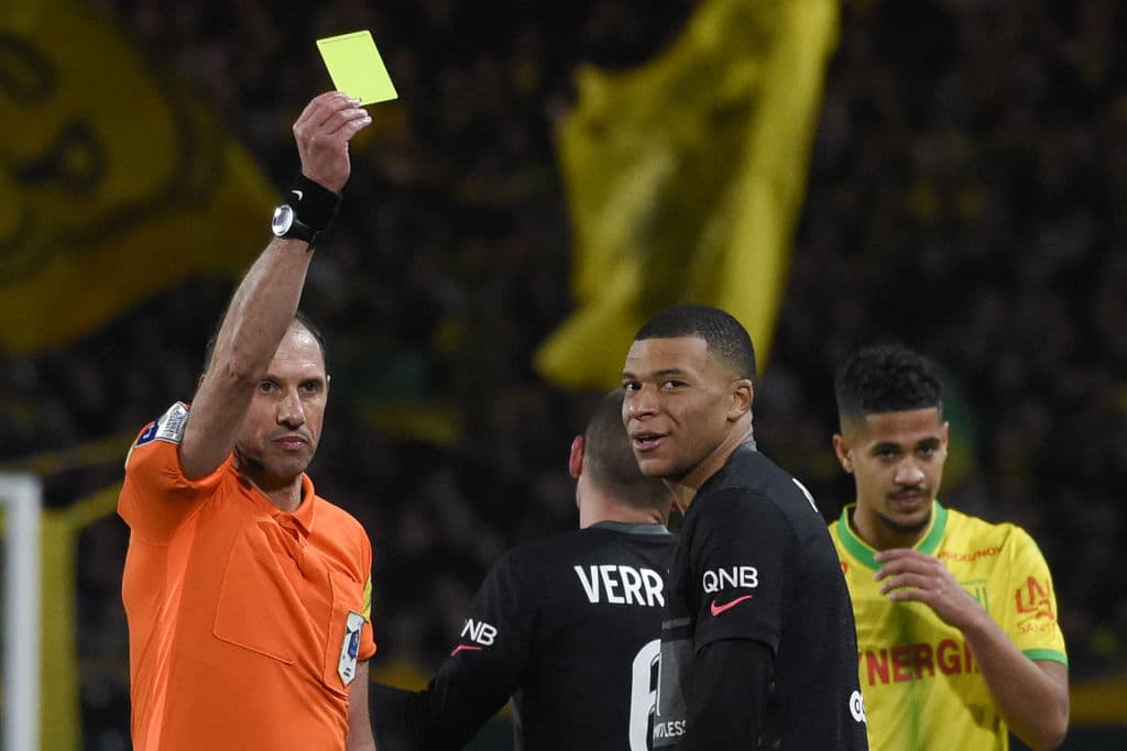 Nantes logra anotarle tres goles al PSG antes del medio tiempo, para en el segundo tiempo asegurar su ventaja y terminar venciendo 3-1 a los líderes de la Ligue 1.