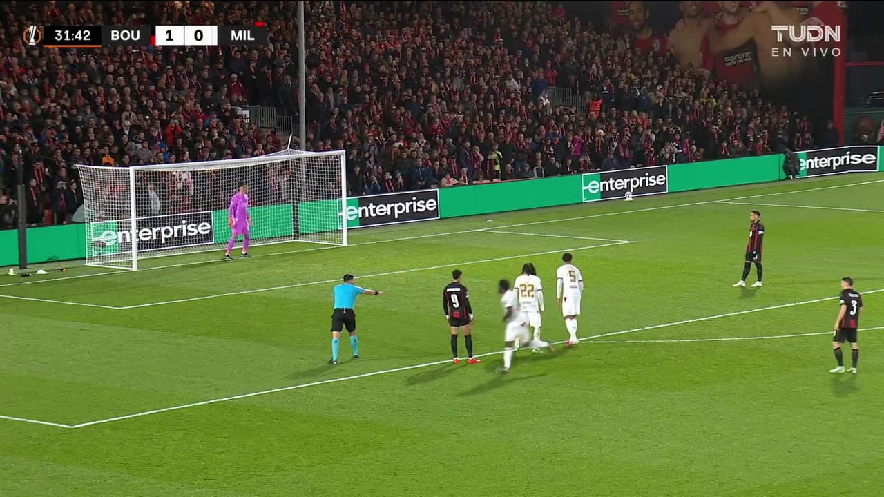 ¡GOL!  anota para Bournemouth. Marcus Tavernier