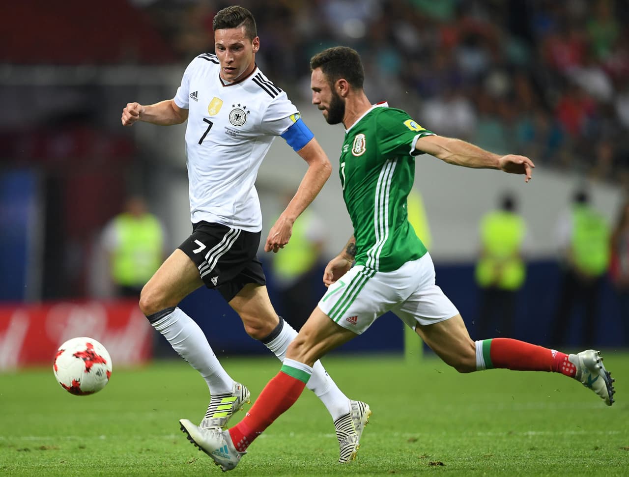 4 - Flojo partido del mexicano. En defensa tuvo responsabilidad en par de anotaciones y a la ofensiva muy impreciso.