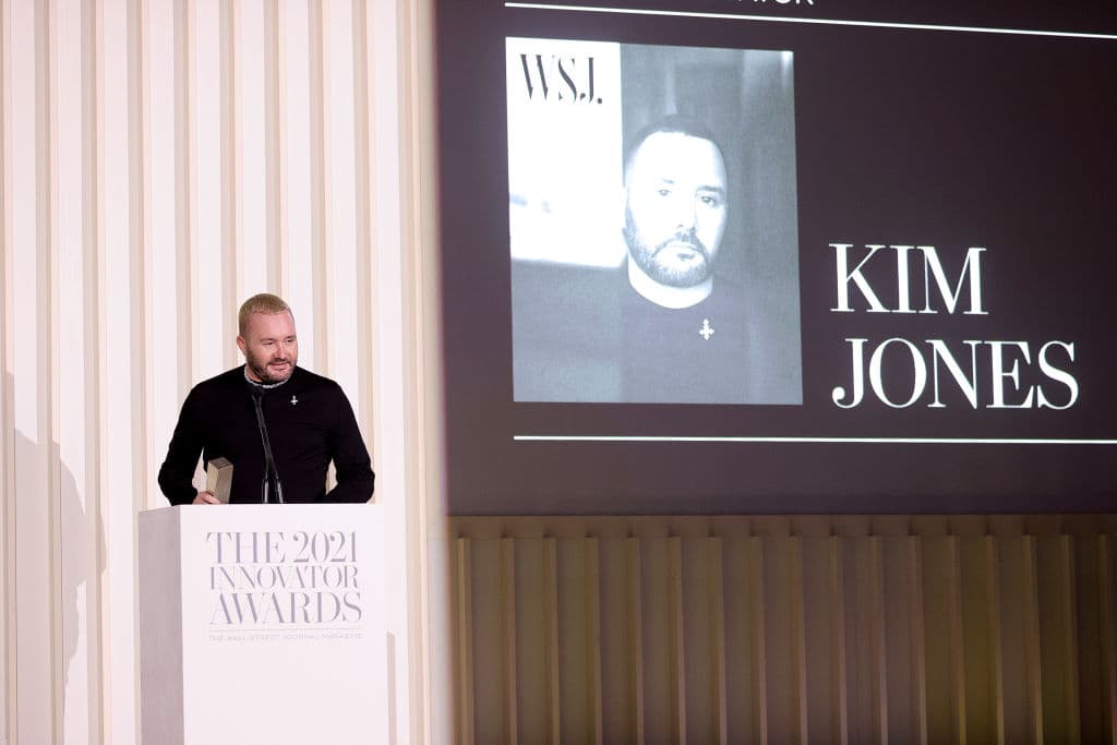 El es el director artístico de Fendi y Dior Men.