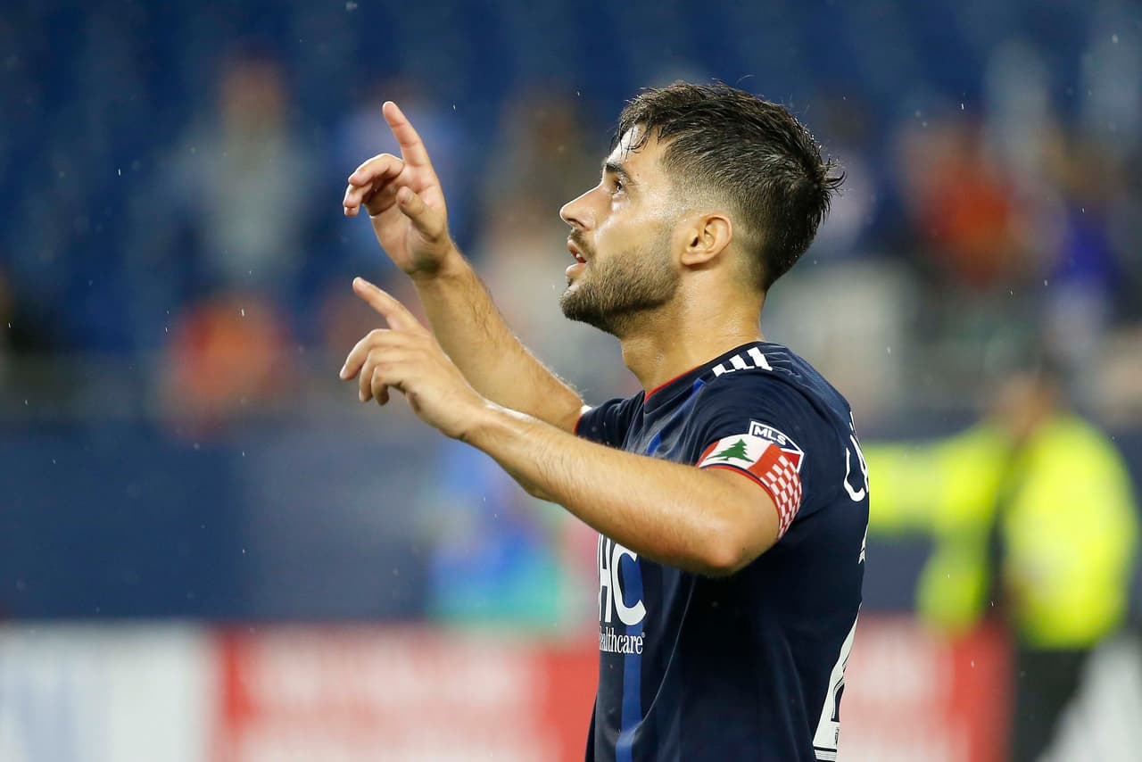 El valenciano Carles Gil impone su ley en MLS. Con un gol y una asistencia, el volante ofensivo fue el mejor jugador del partido que New England Revolution ganó por 2-0 en casa de FC Cincinnati.