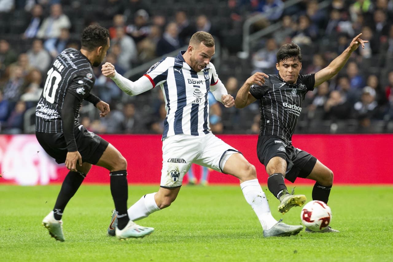 Gallardo (8’), Janssen (65’) y Layún (73’) fueron los verdugos de la noche. La siguiente ronda recibirán a Santos.