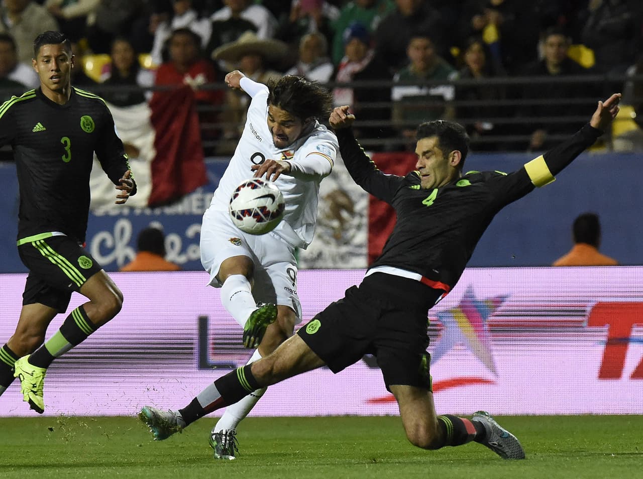 La Copa América presentó a un combinado alternativo de jugadores encabezados en la defensa por Rafael Márquez, el veterano defensor con experiencia en el viejo continente pintaba para ser líder en la zaga.