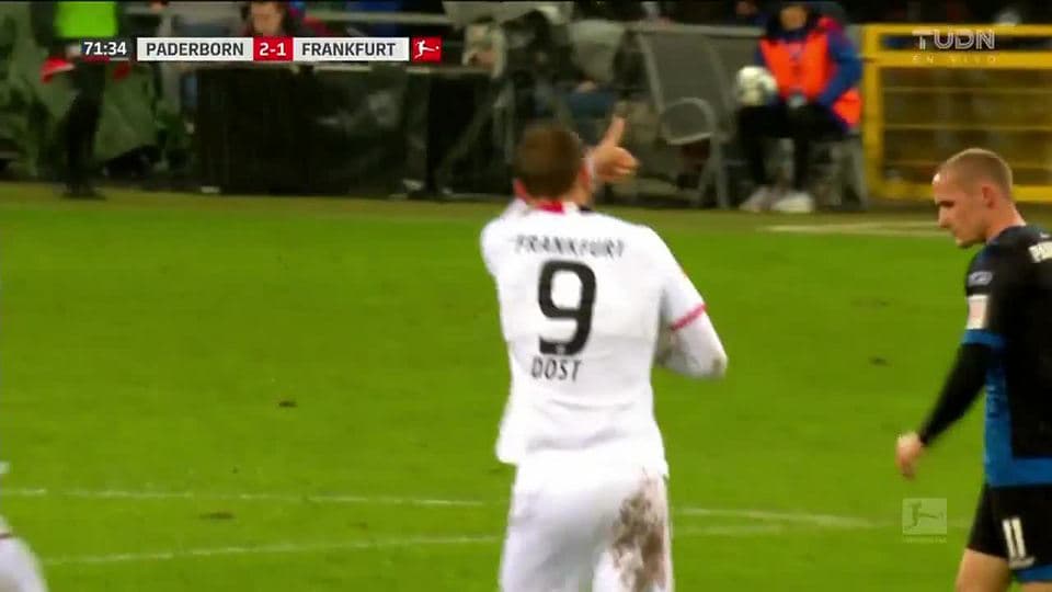 ¡GOOOL! Bas Dost anota para Eintracht Frankfurt