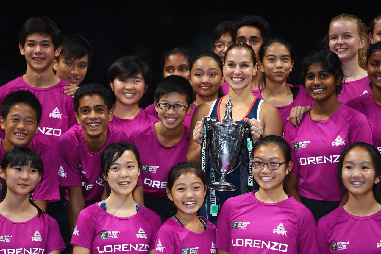 Dominika Cibulkova es una eslovaca de 27 años que se impuso ante la número uno del mundo, la alemana Angelique Kerber, en el Tour Championships, certamen que reunió a las 8 mejores jugadoras del año. Su triunfo la pone como firme competidora en el panorama para la temporada de 2017. Su talento, belleza y carisma darán de qué hablar.